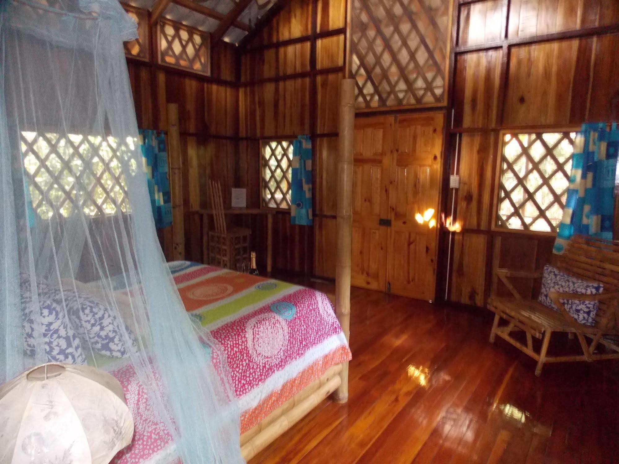 Coral Hill Bungalows Cahuita Exterior photo